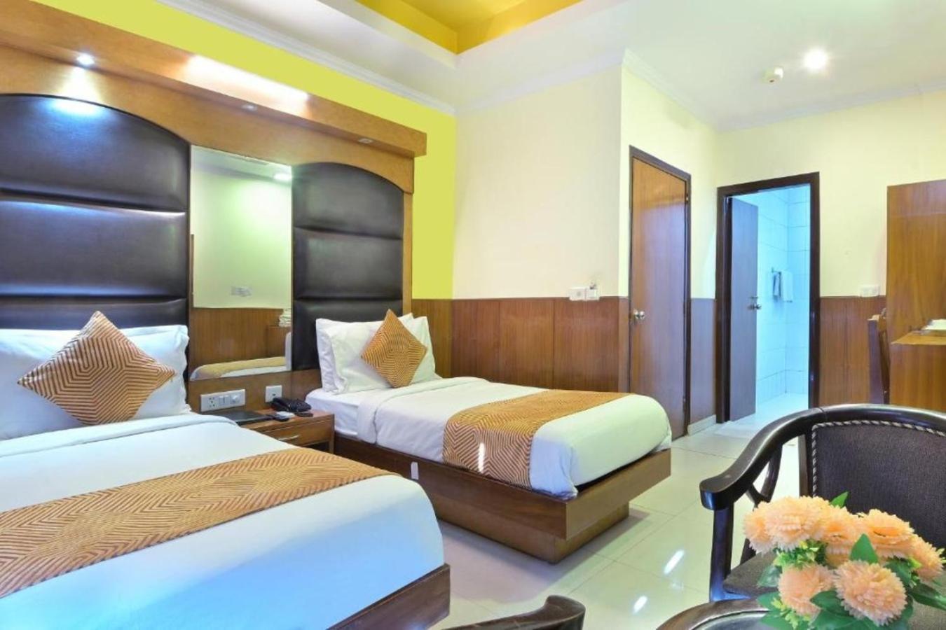 Hotel Castle Blue New Delhi Near Igi Airport Exterior foto