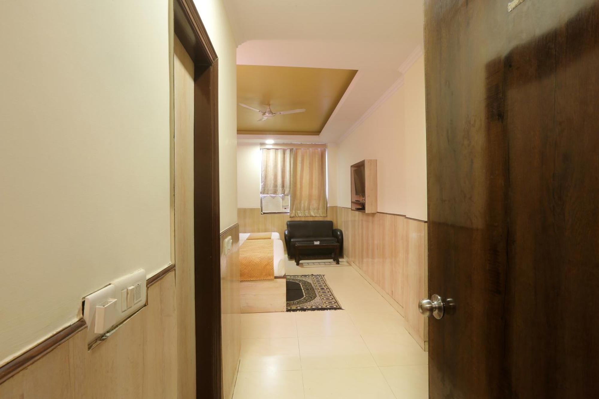 Hotel Castle Blue New Delhi Near Igi Airport Exterior foto