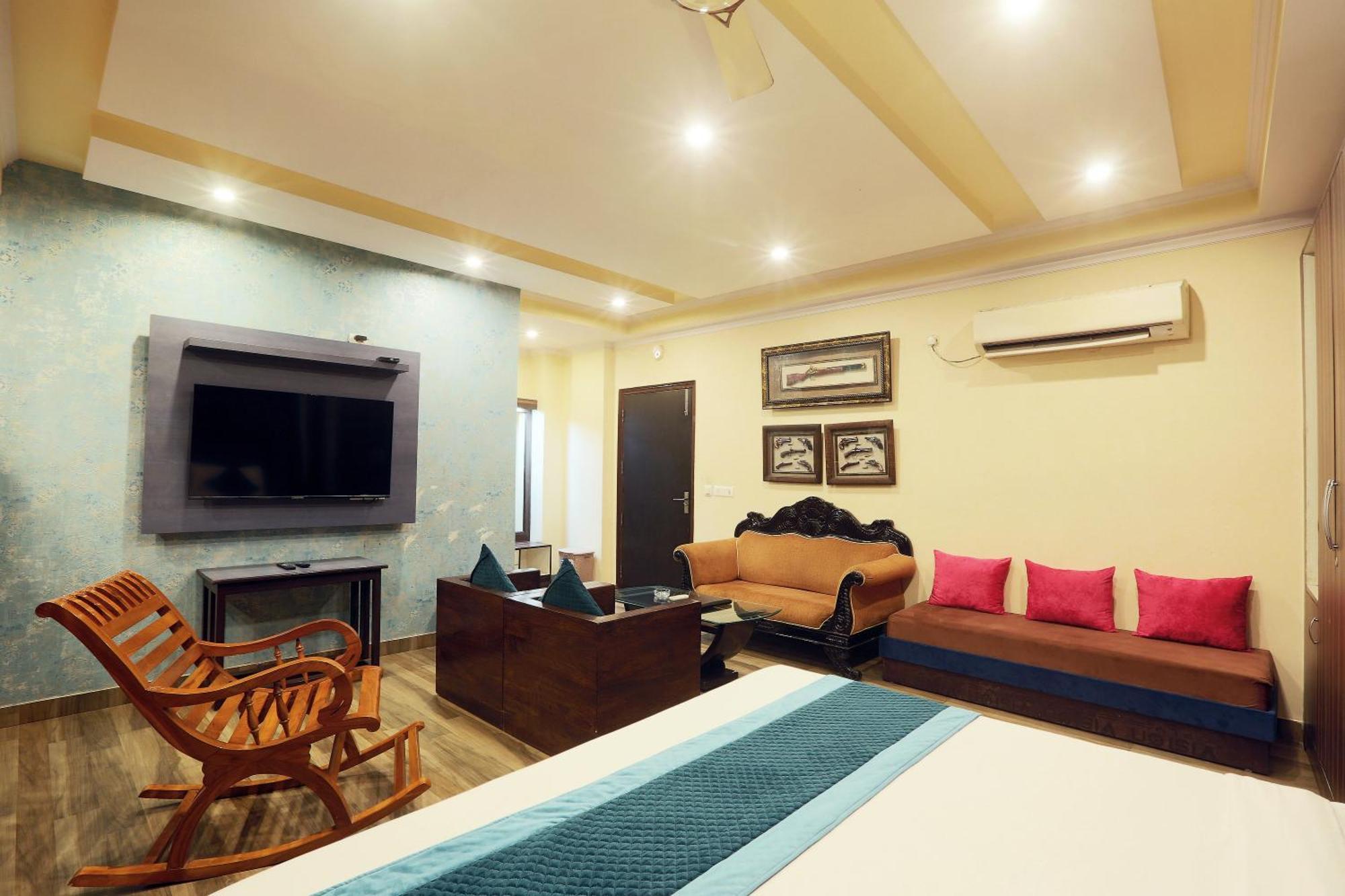 Hotel Castle Blue New Delhi Near Igi Airport Exterior foto