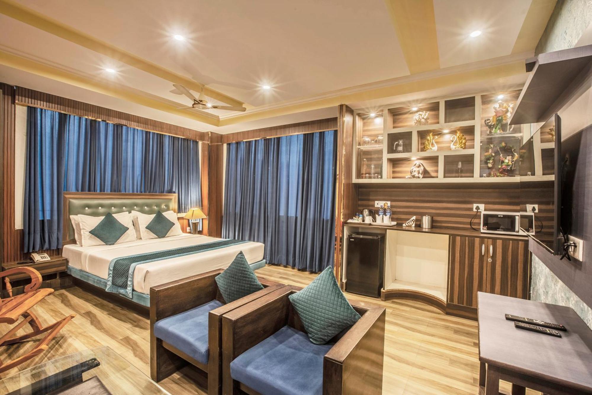 Hotel Castle Blue New Delhi Near Igi Airport Exterior foto