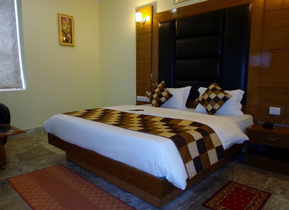Hotel Castle Blue New Delhi Near Igi Airport Exterior foto