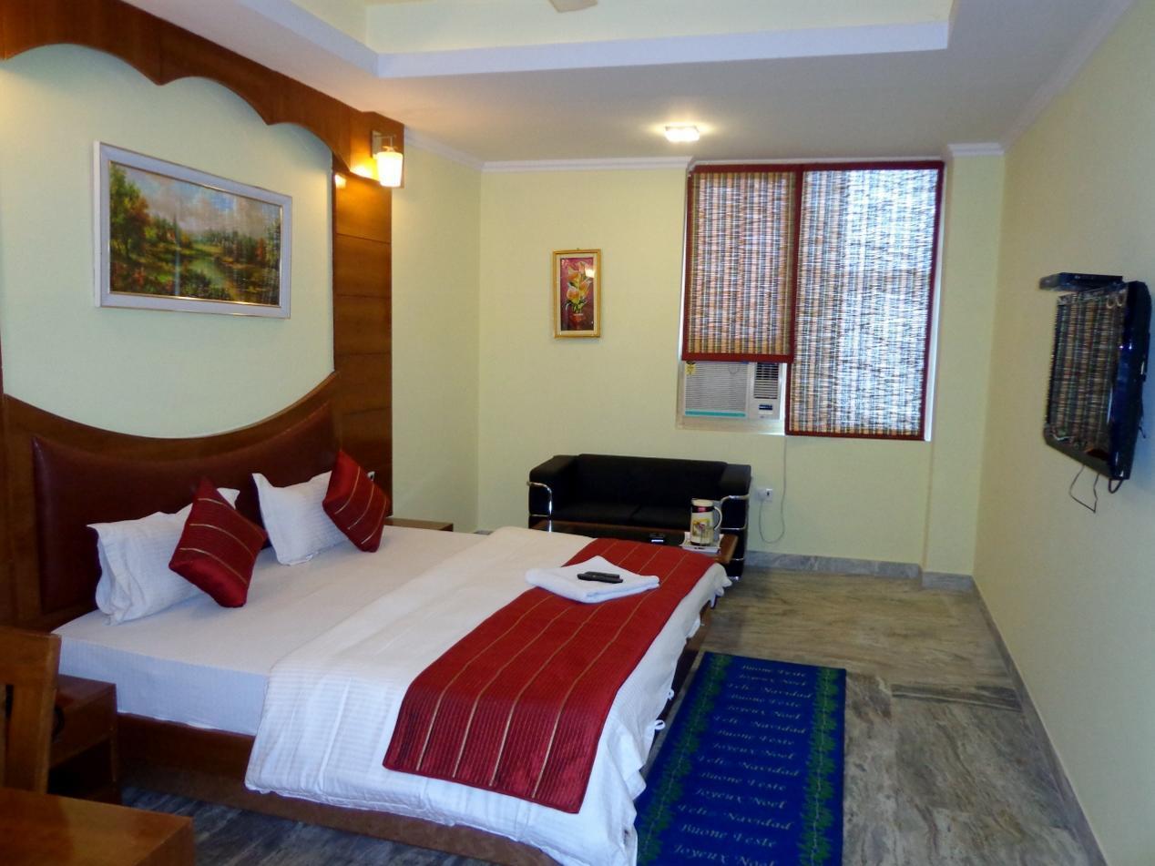 Hotel Castle Blue New Delhi Near Igi Airport Exterior foto
