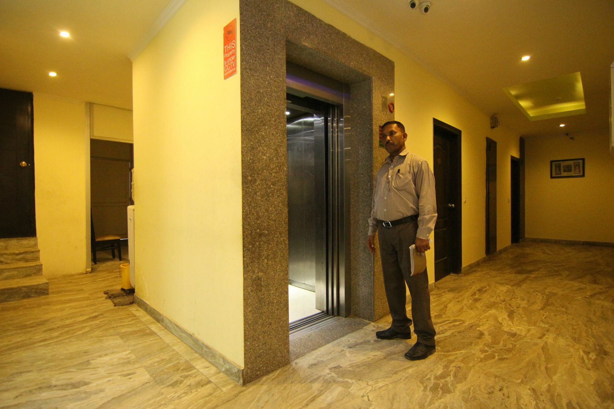 Hotel Castle Blue New Delhi Near Igi Airport Exterior foto
